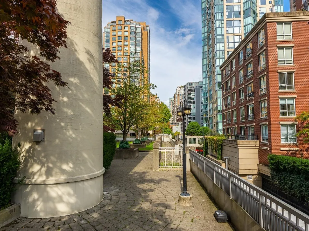 1238 Richards Street #401