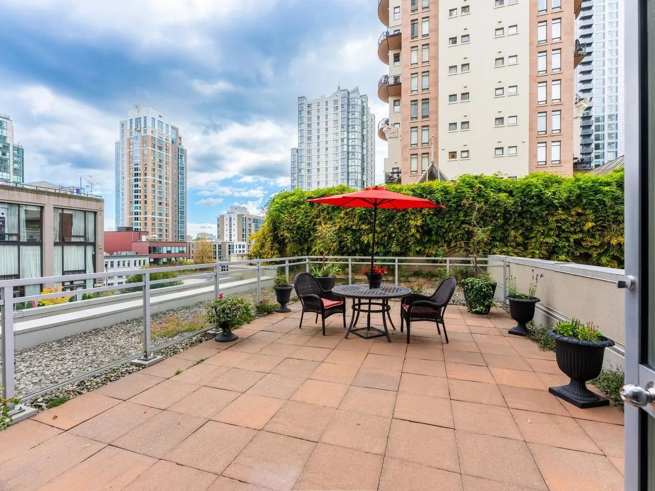 1238 Richards Street #401