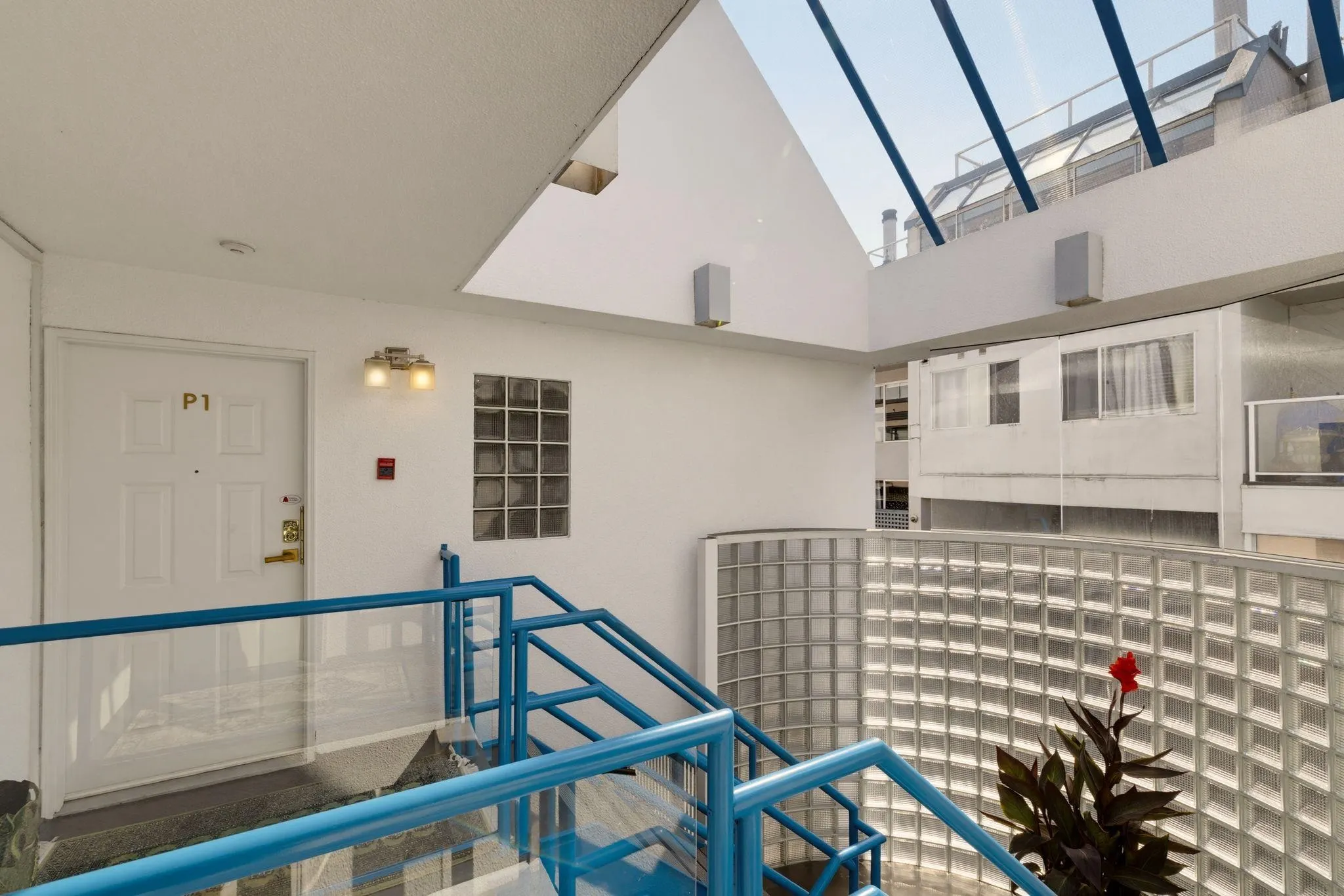 1038 W 7th Avenue #P1