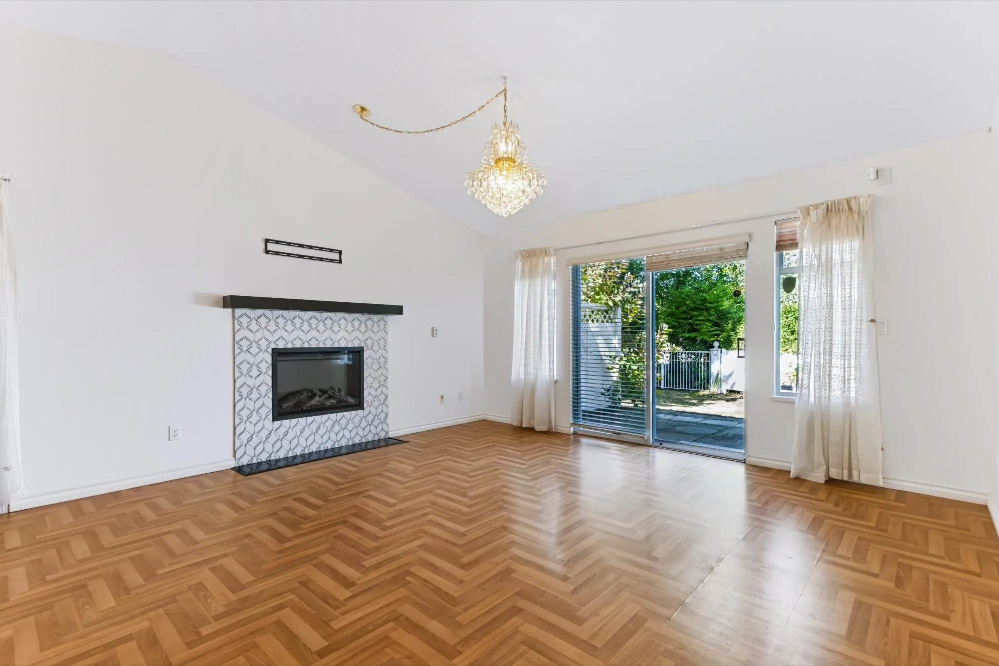 9208 208 Street #18