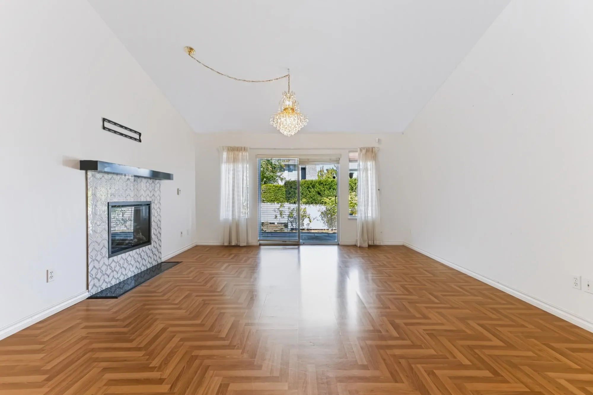 9208 208 Street #18
