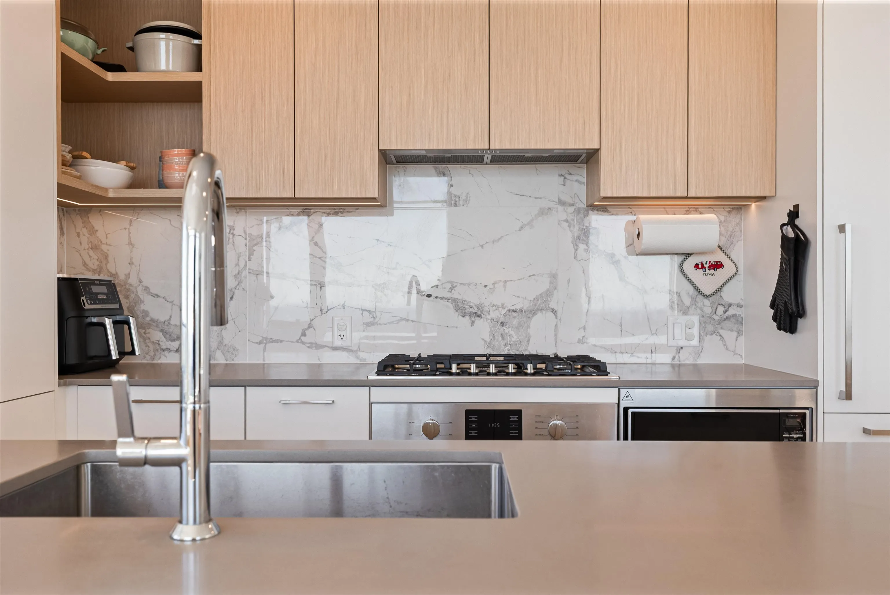 6468 Willingdon Avenue #3201