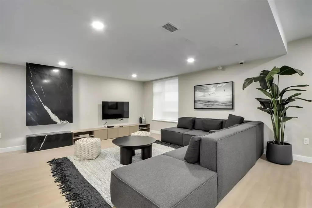 3018 St Goerge Street #410