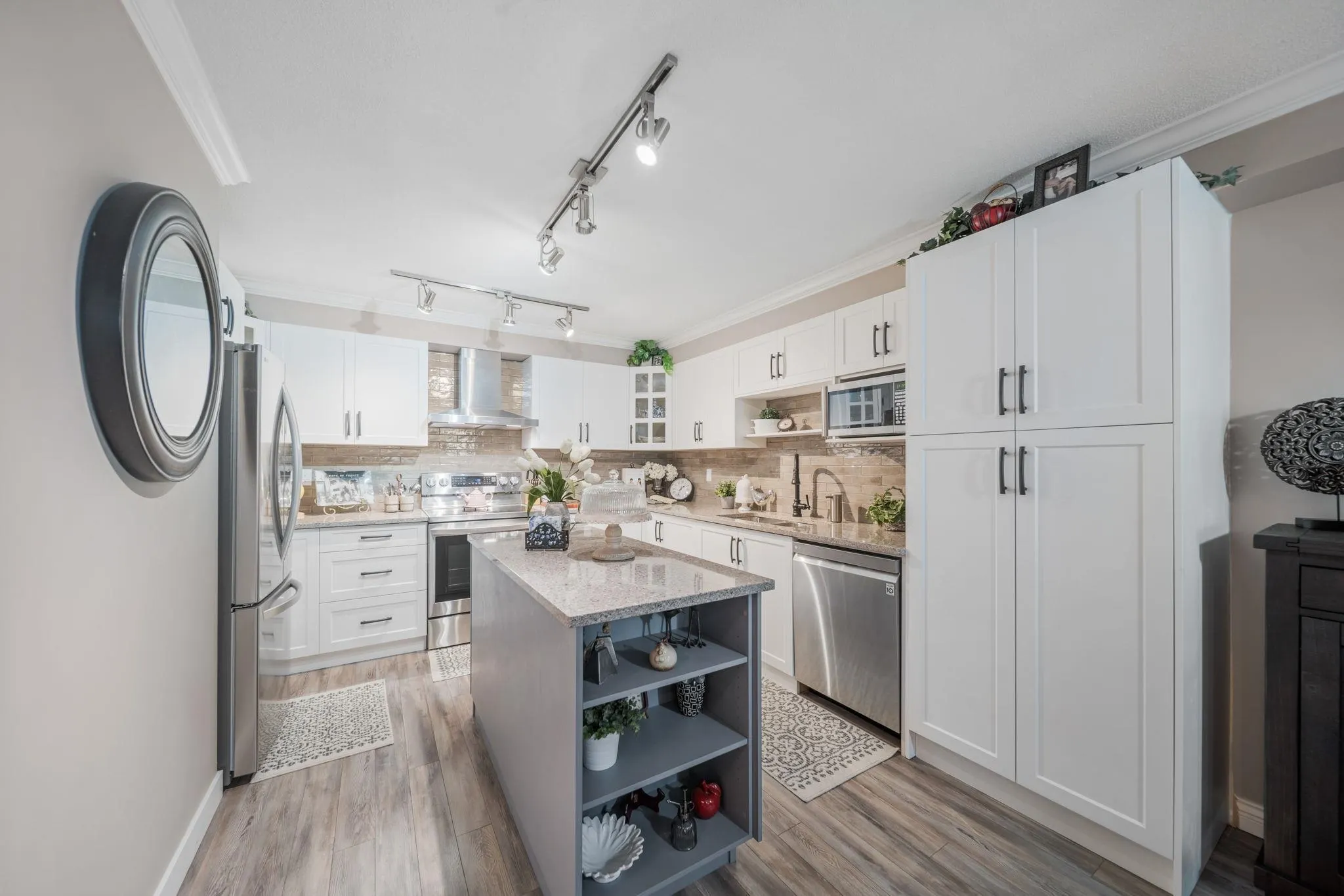 160 Shoreline Circle #302