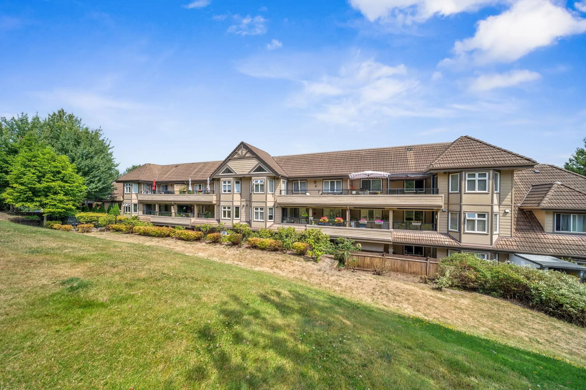 160 Shoreline Circle #302