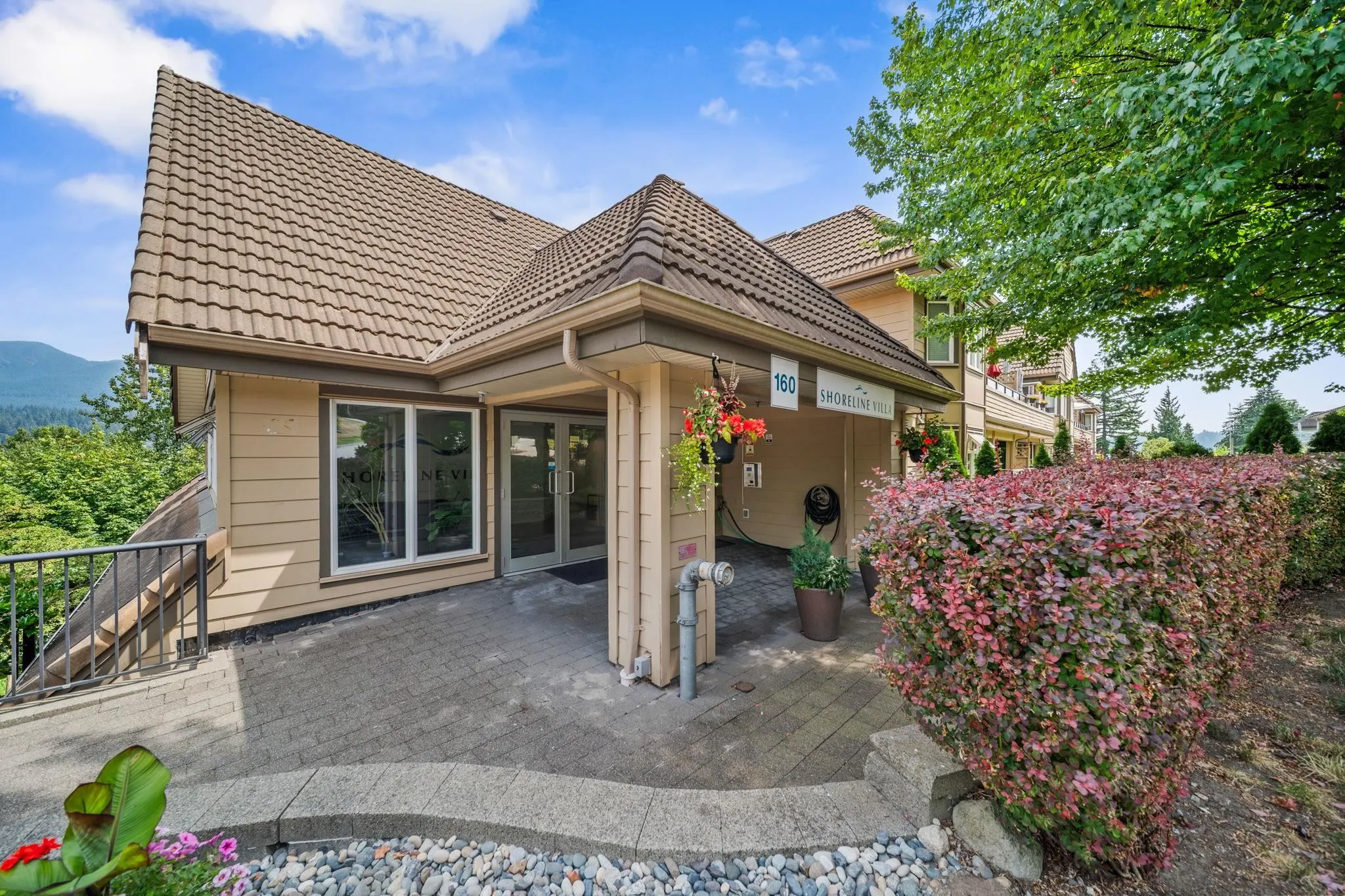 160 Shoreline Circle #302