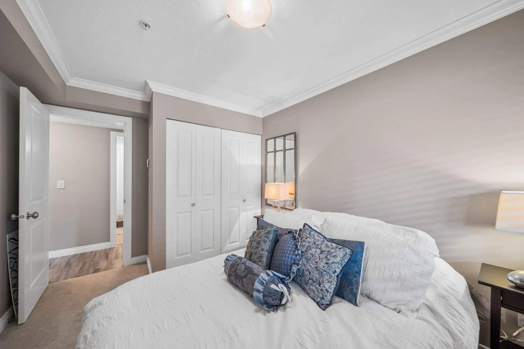 160 Shoreline Circle #302