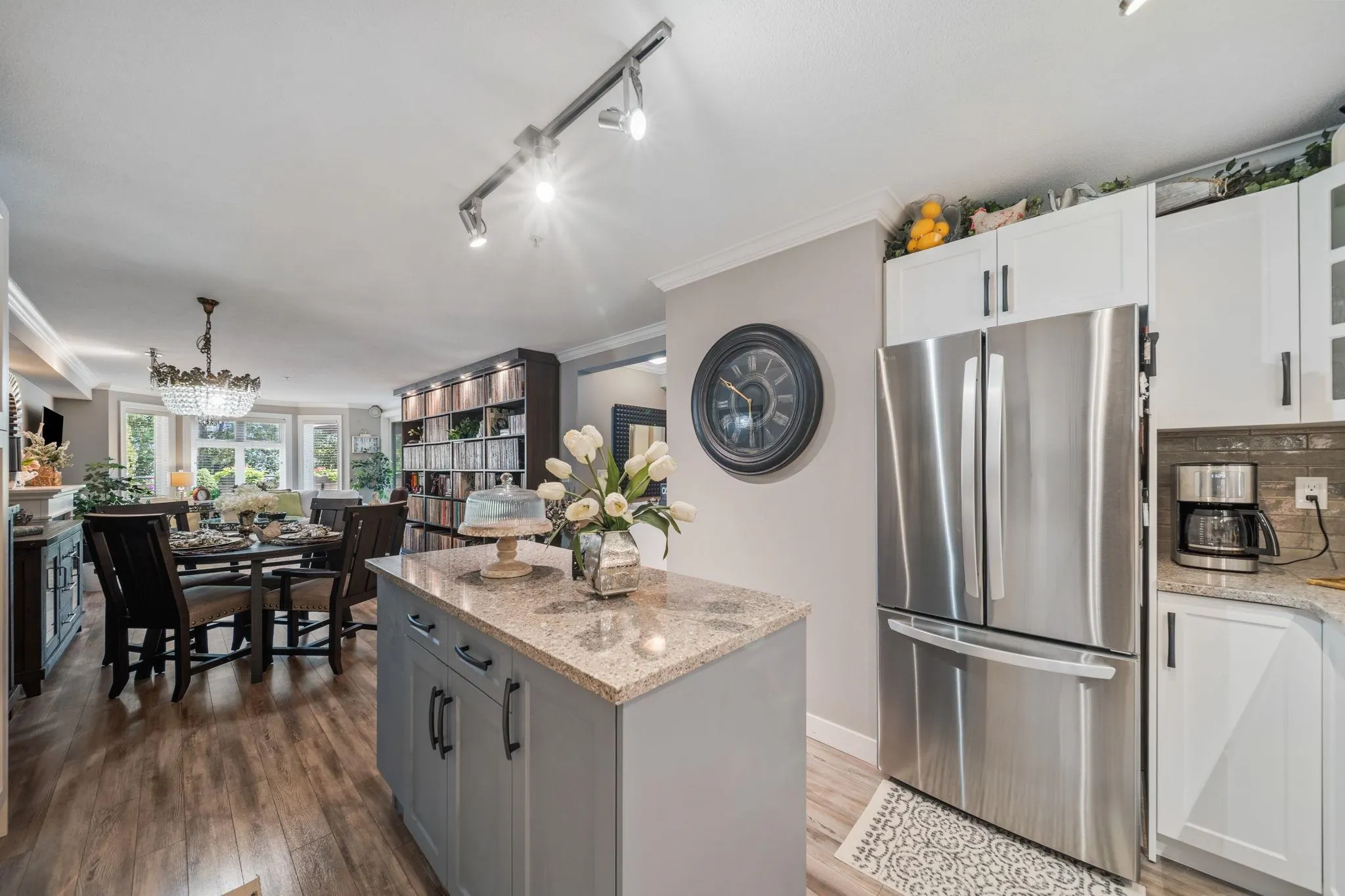160 Shoreline Circle #302