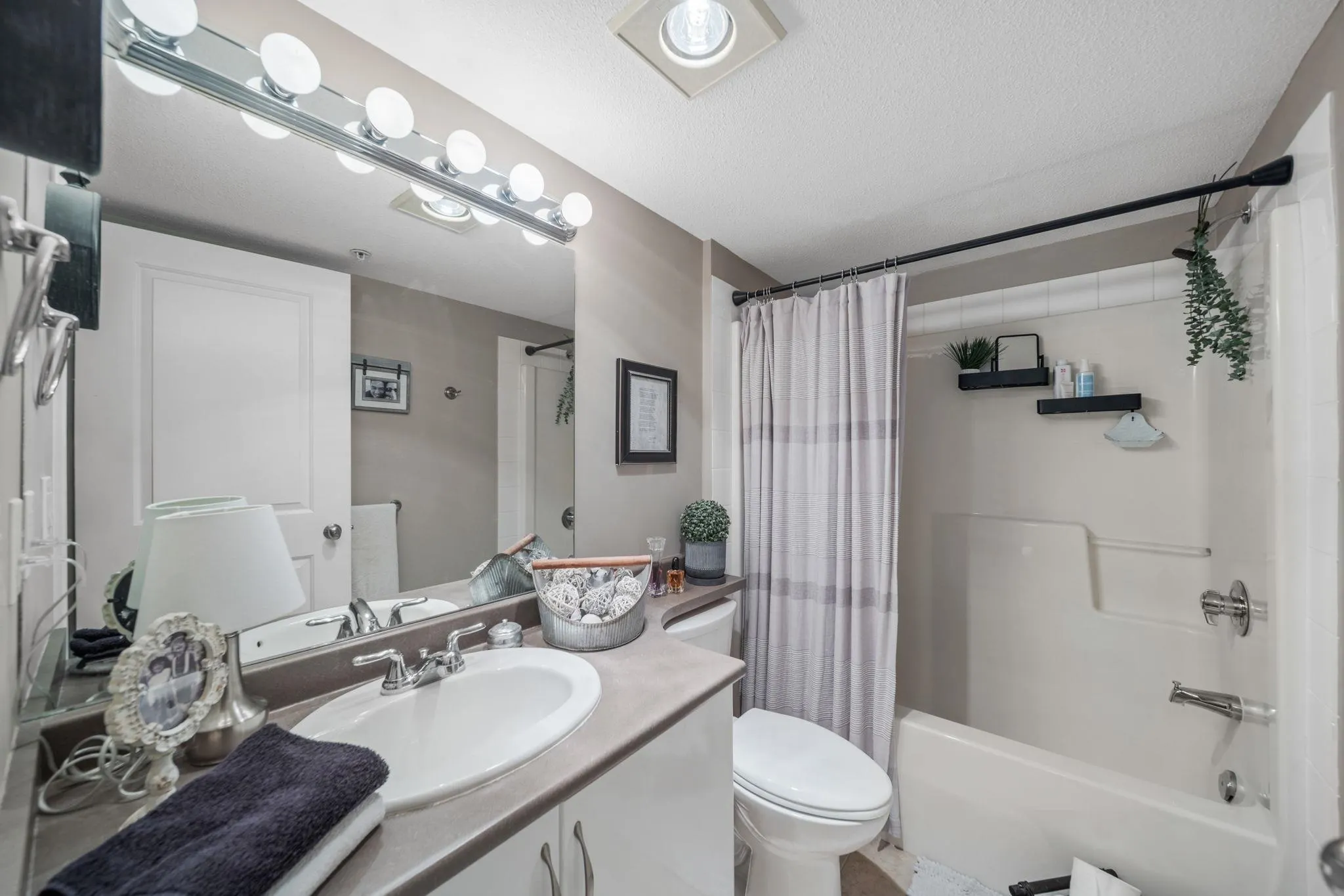 160 Shoreline Circle #302