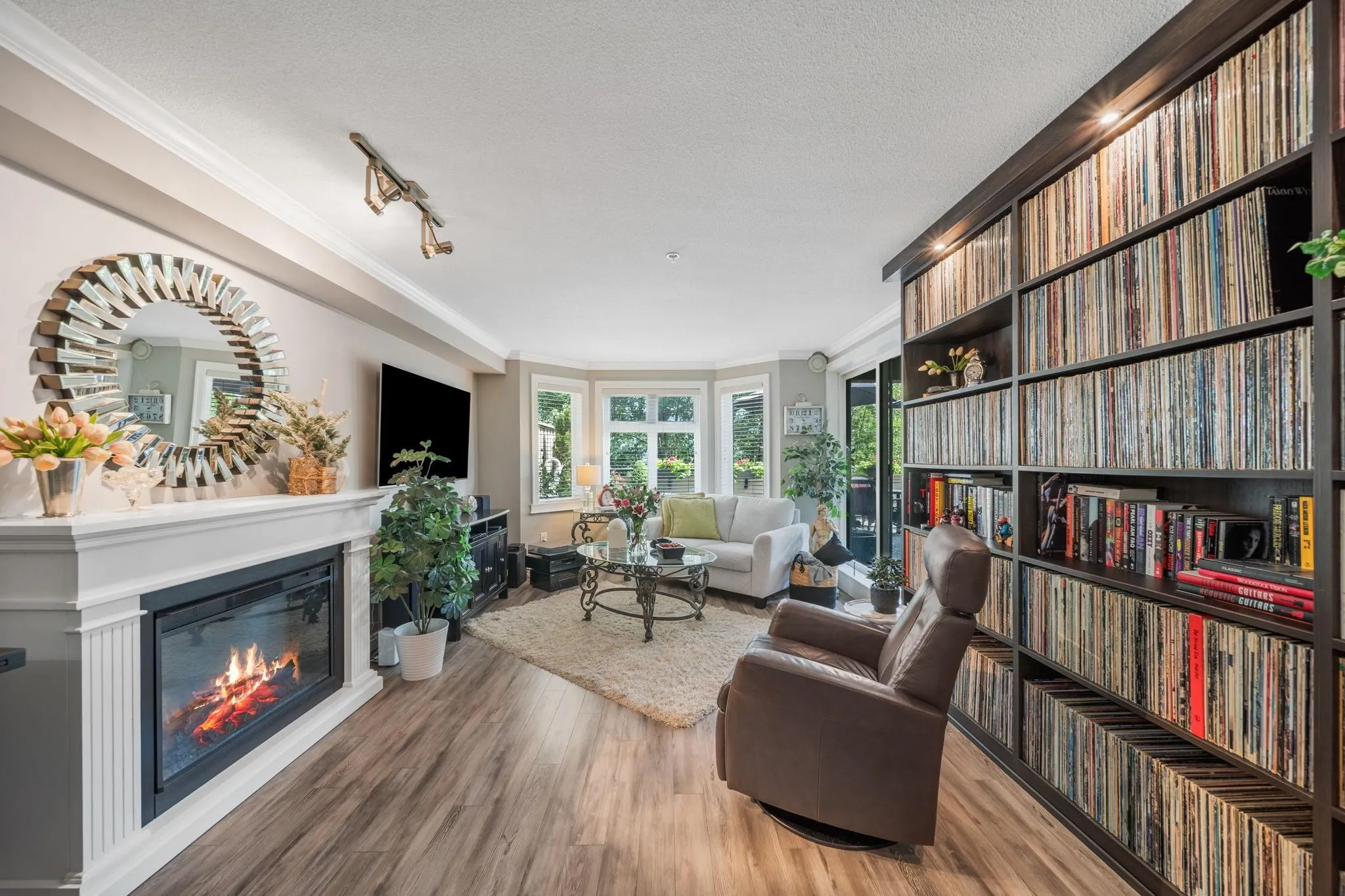 160 Shoreline Circle #302