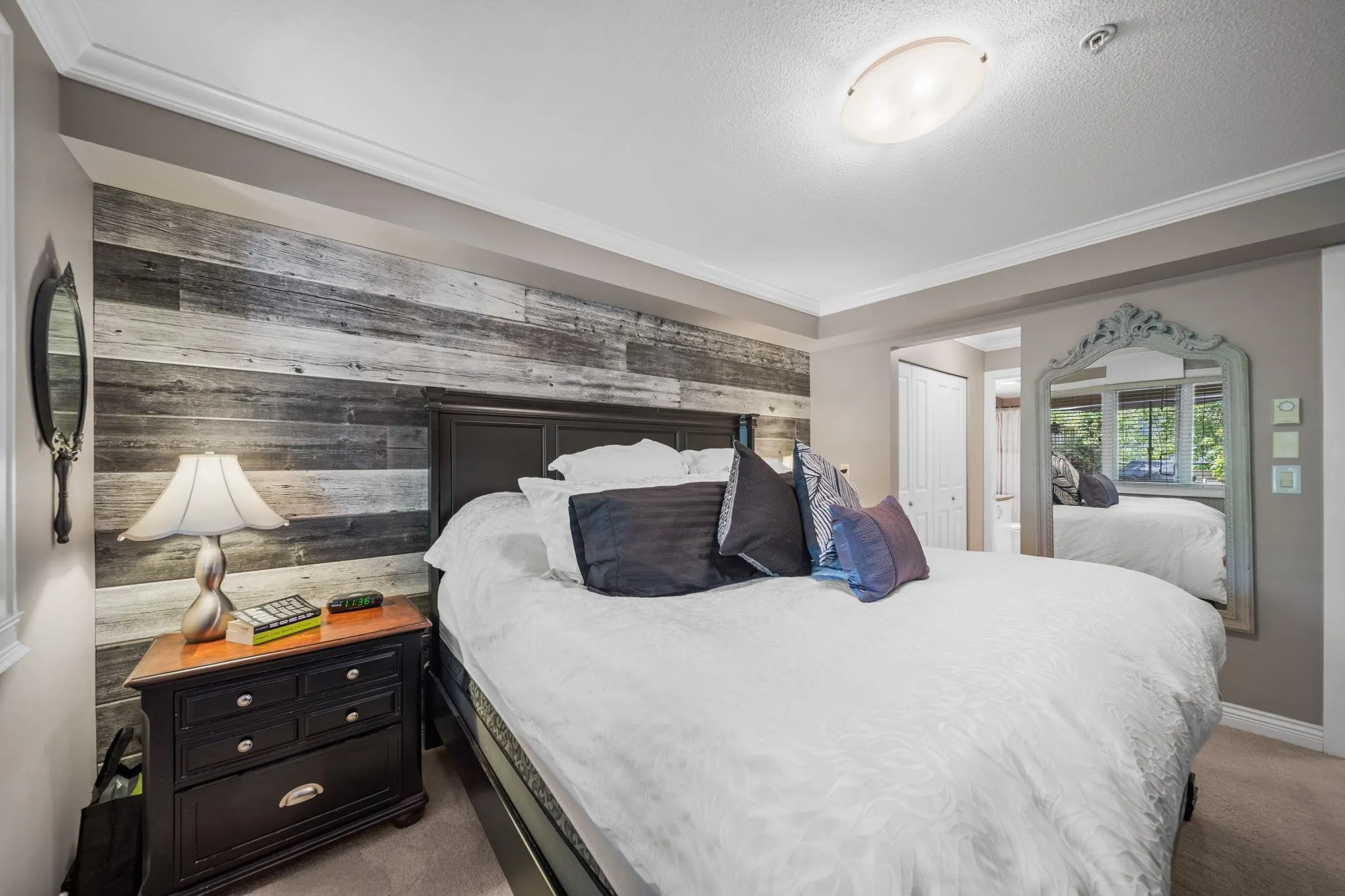 160 Shoreline Circle #302