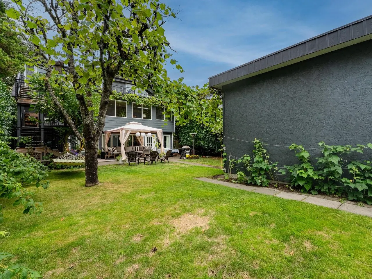 3706 W King Edward Avenue