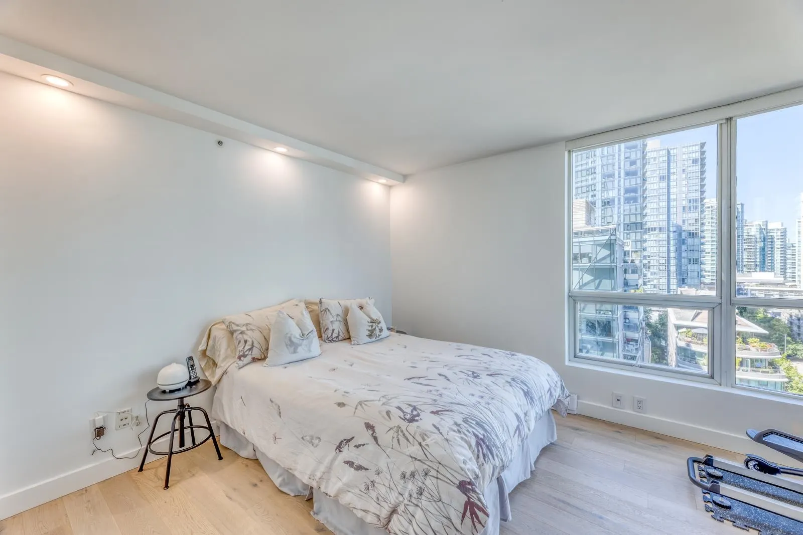 588 Broughton Street #1001