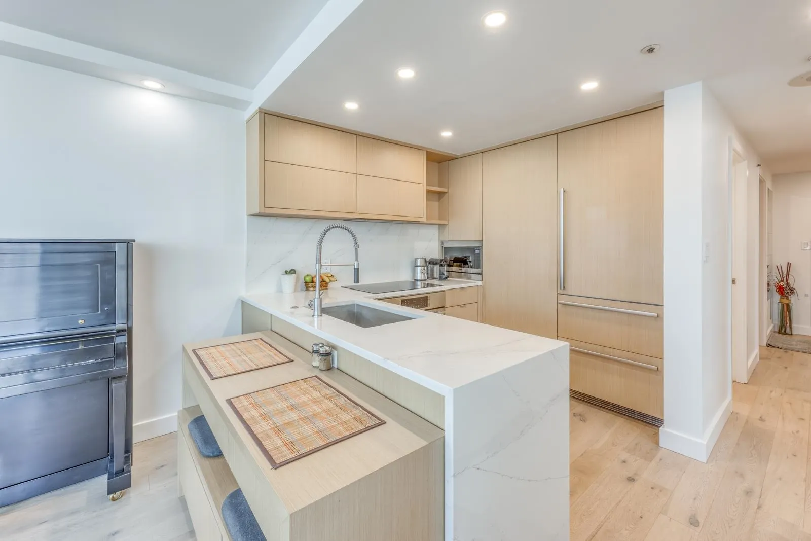 588 Broughton Street #1001