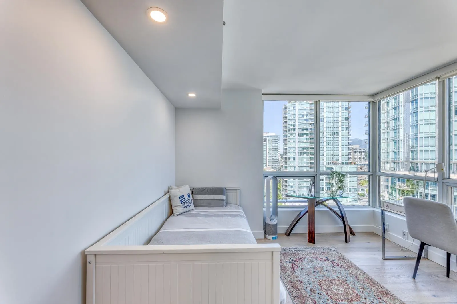 588 Broughton Street #1001