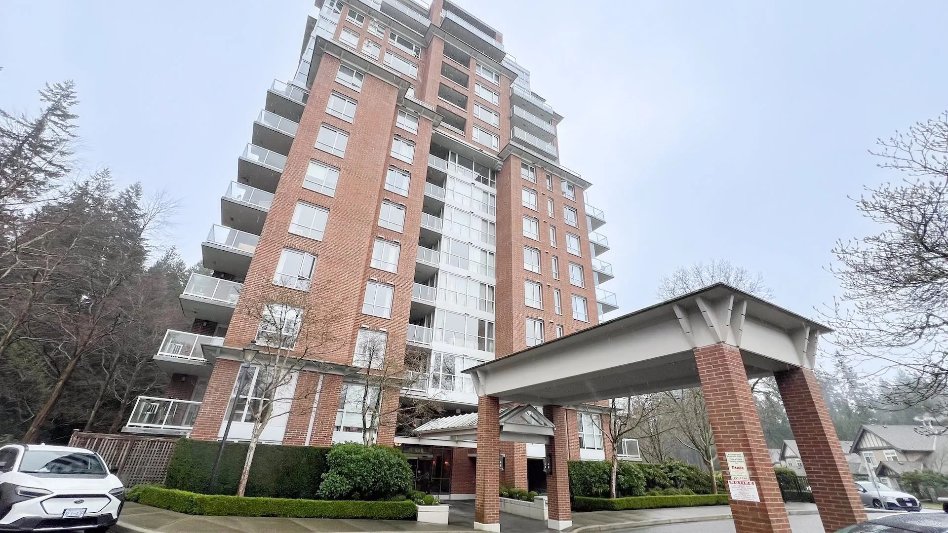 5615 Hampton Place #901