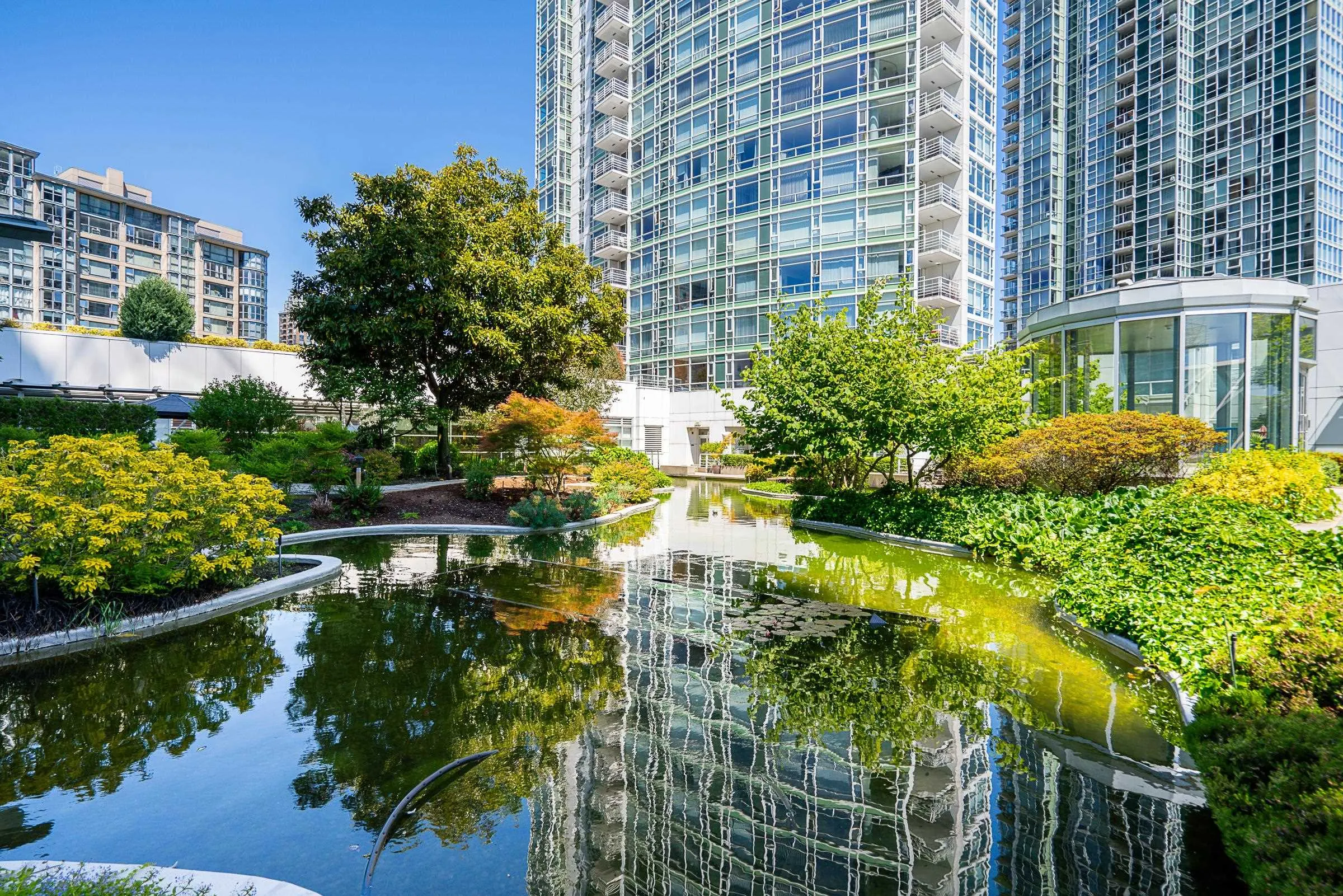 1199 Marinaside Crescent #2303