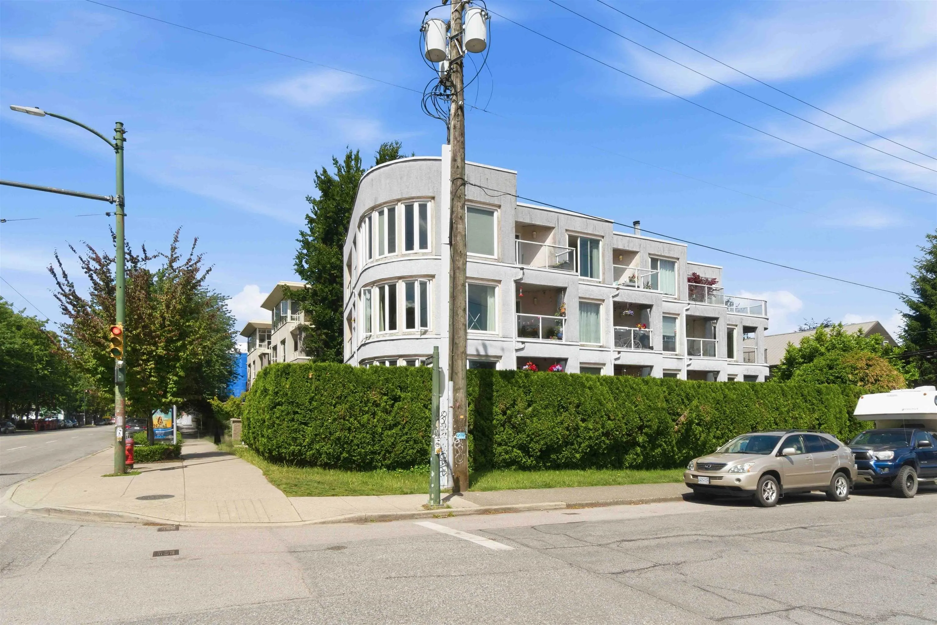 3505 W Broadway #402