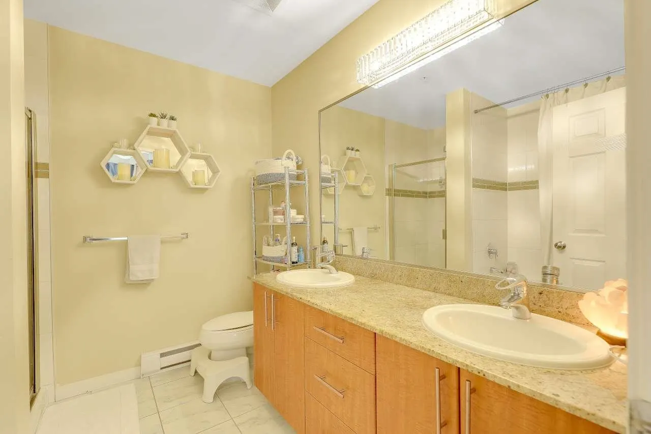 2488 Kelly Avenue #208