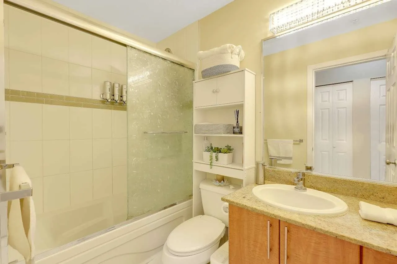2488 Kelly Avenue #208
