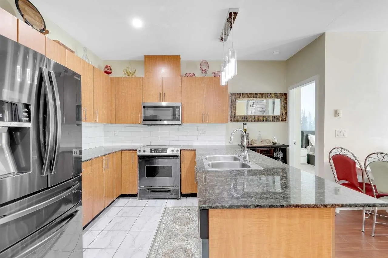 2488 Kelly Avenue #208