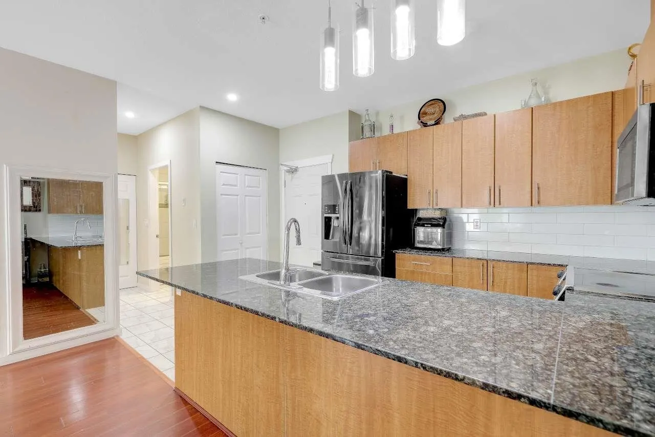 2488 Kelly Avenue #208