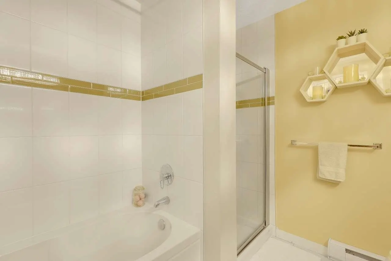 2488 Kelly Avenue #208