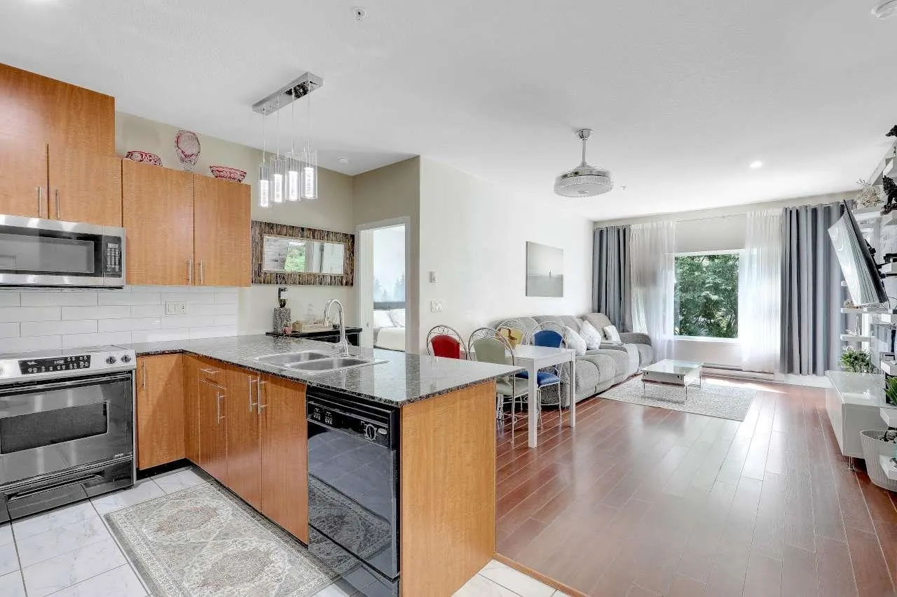 2488 Kelly Avenue #208