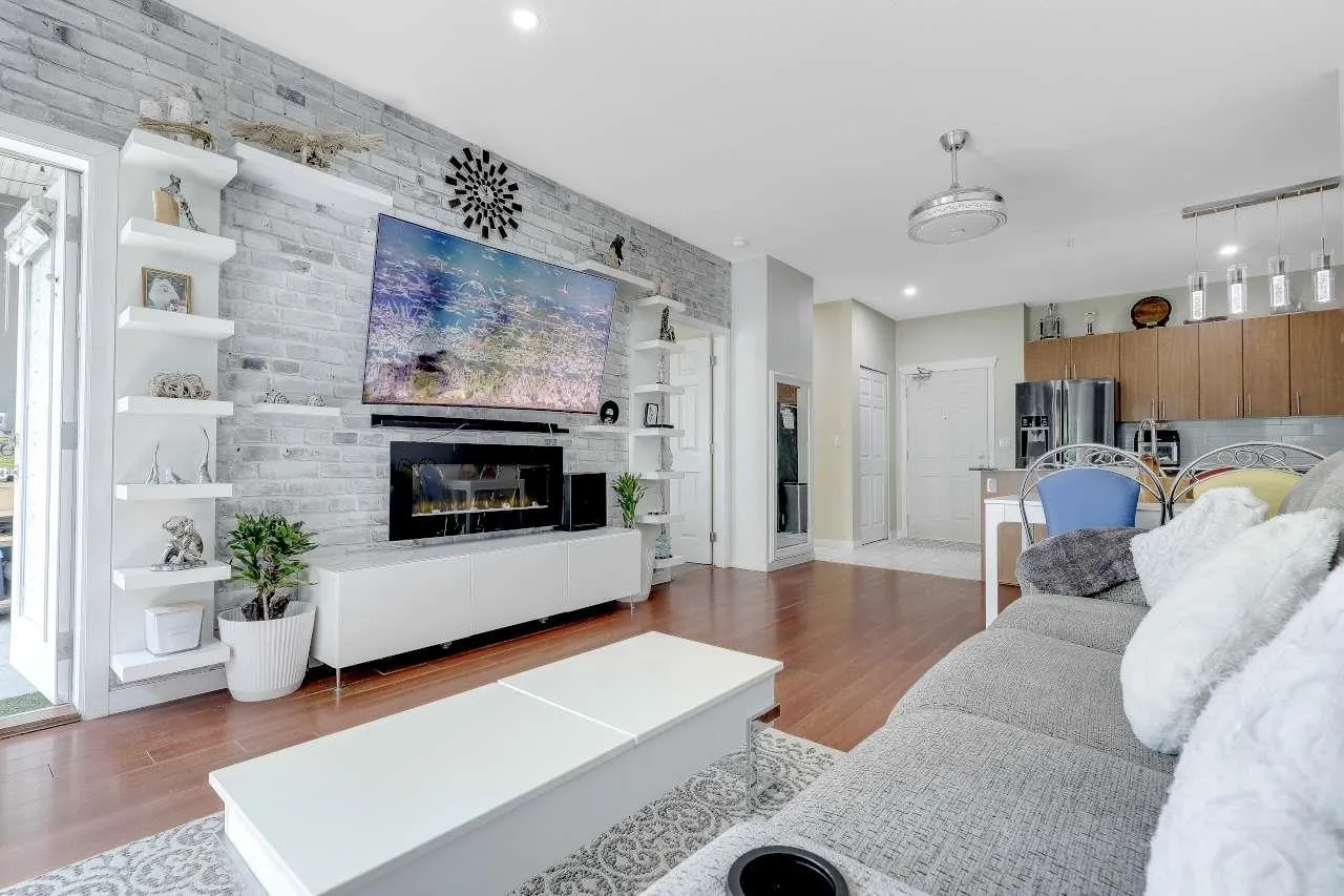 2488 Kelly Avenue #208