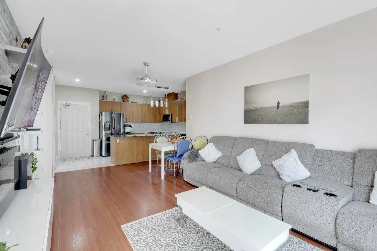 2488 Kelly Avenue #208