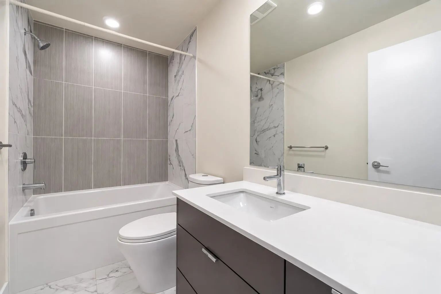 1792 Starling Drive #328