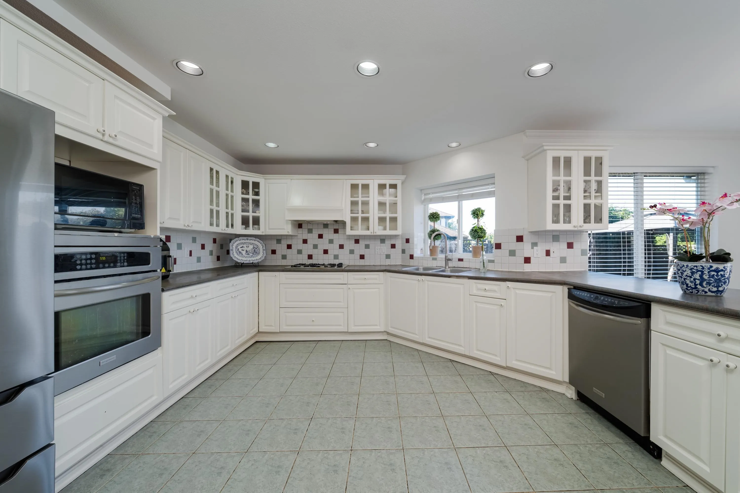 6522 Holly Park Drive