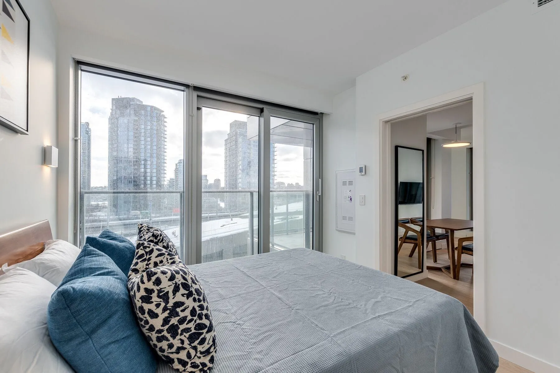 1480 Howe Street #1102