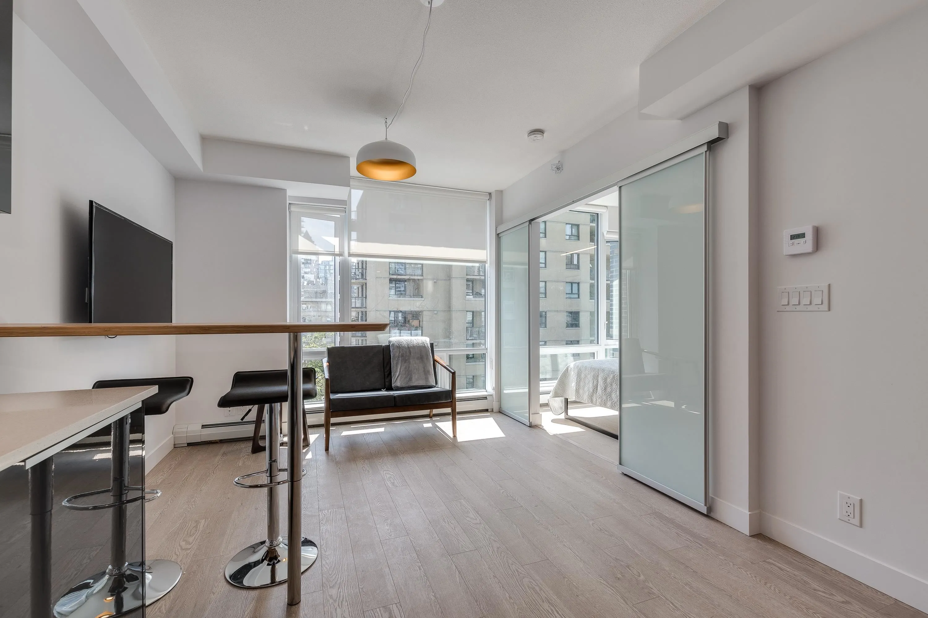 1283 Howe Street #906