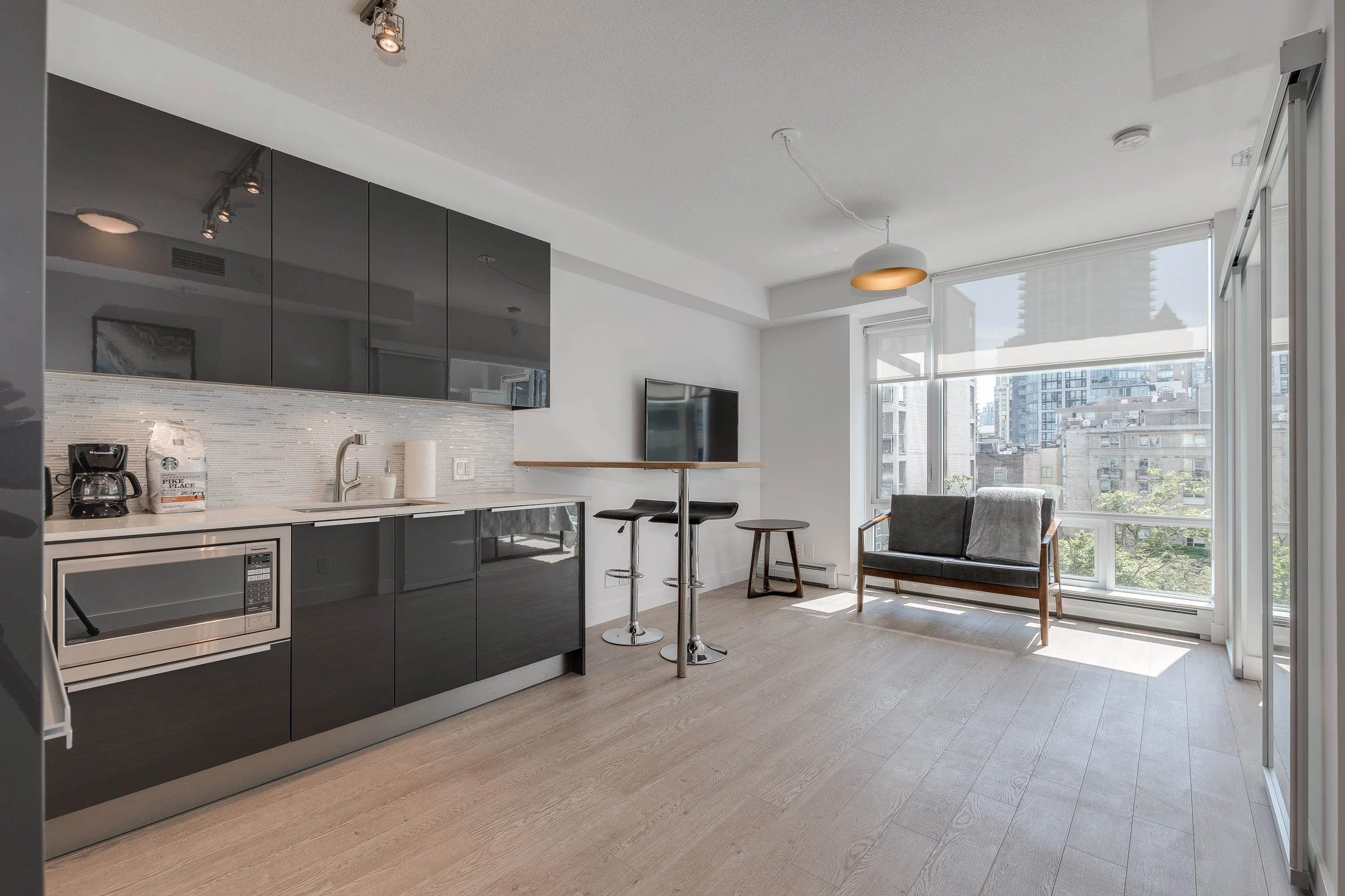 1283 Howe Street #906