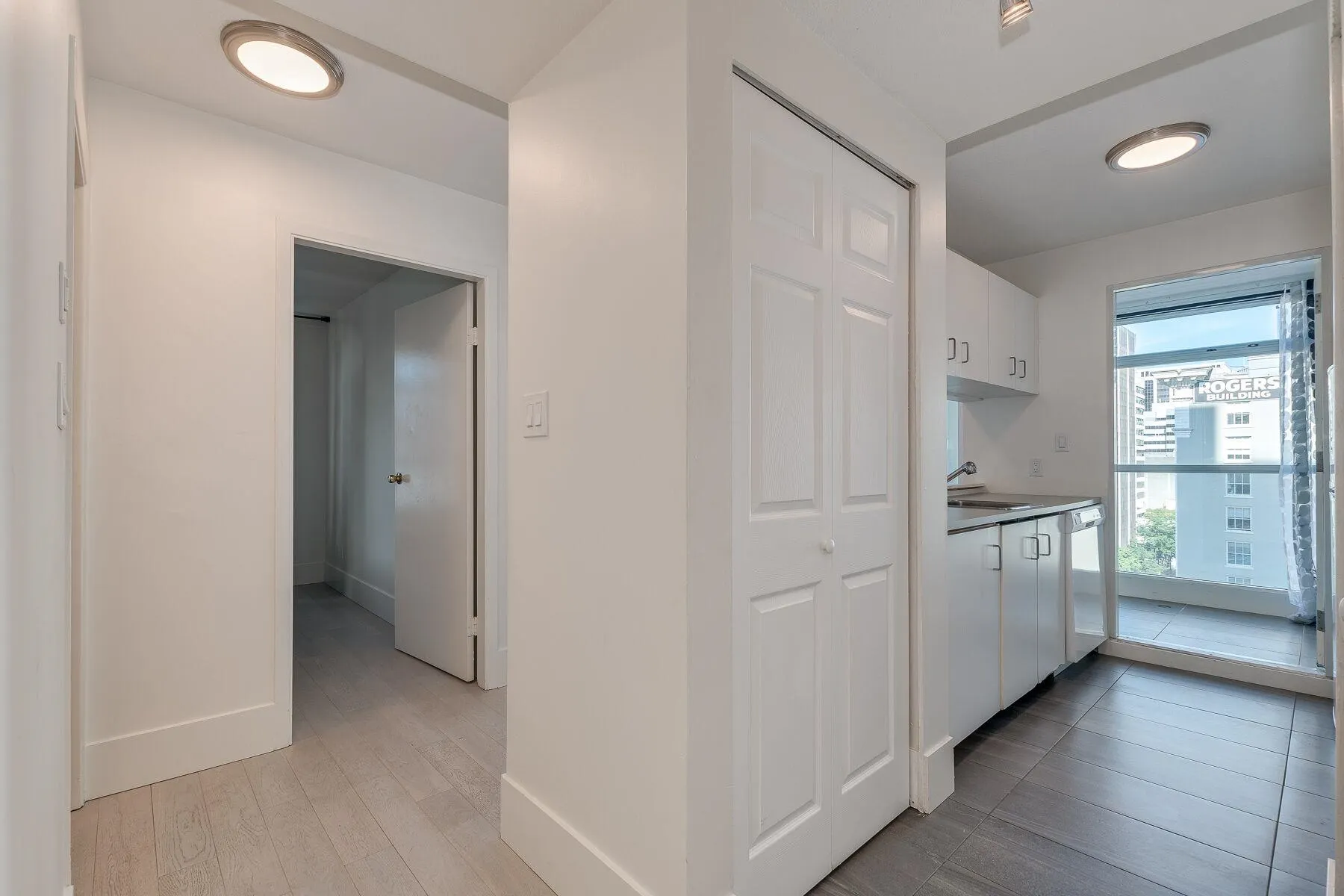 438 Seymour St #1002