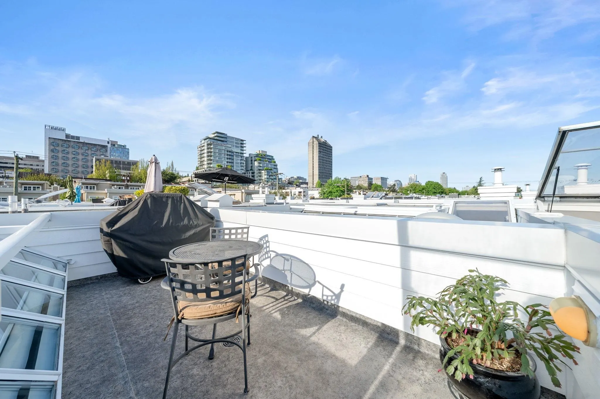 669 W 7th Avenue #207