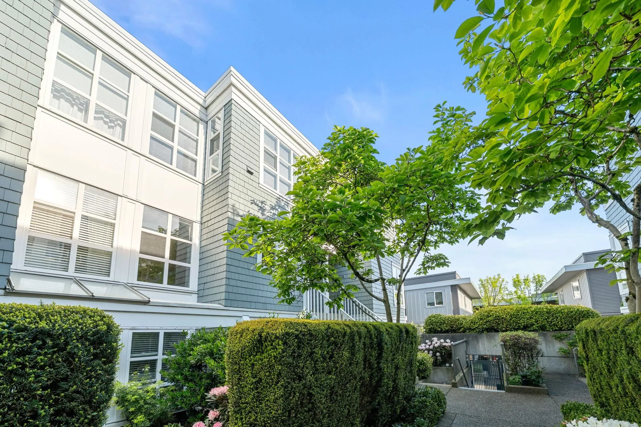 669 W 7th Avenue #207