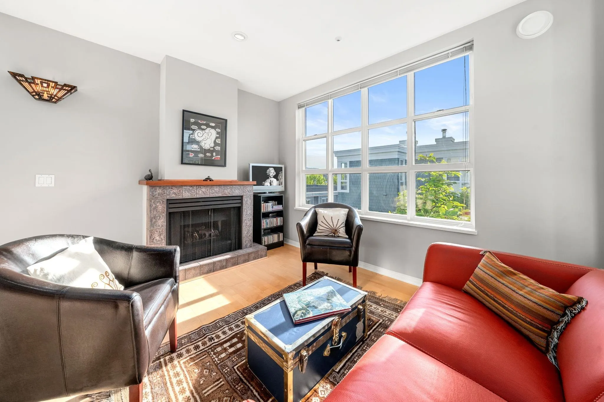669 W 7th Avenue #207
