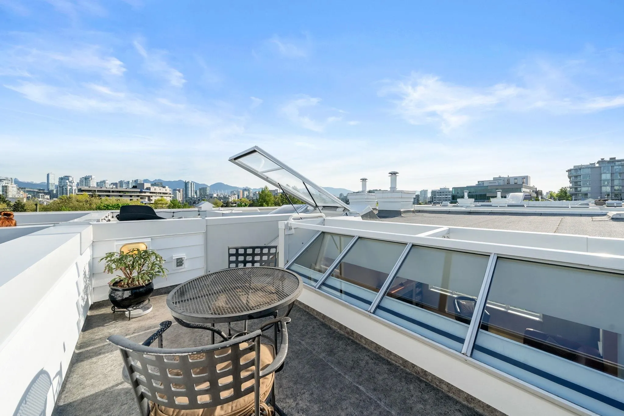 669 W 7th Avenue #207
