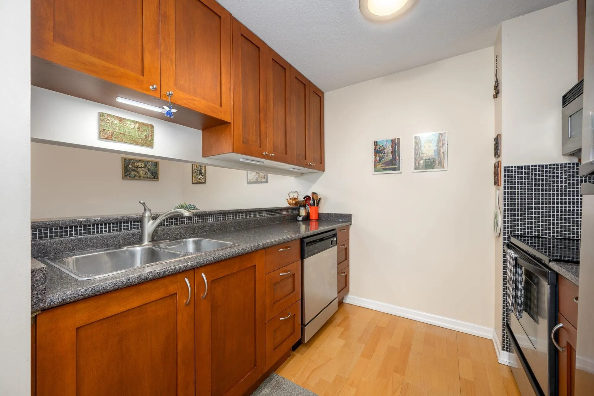 1508 Mariner Walk #508