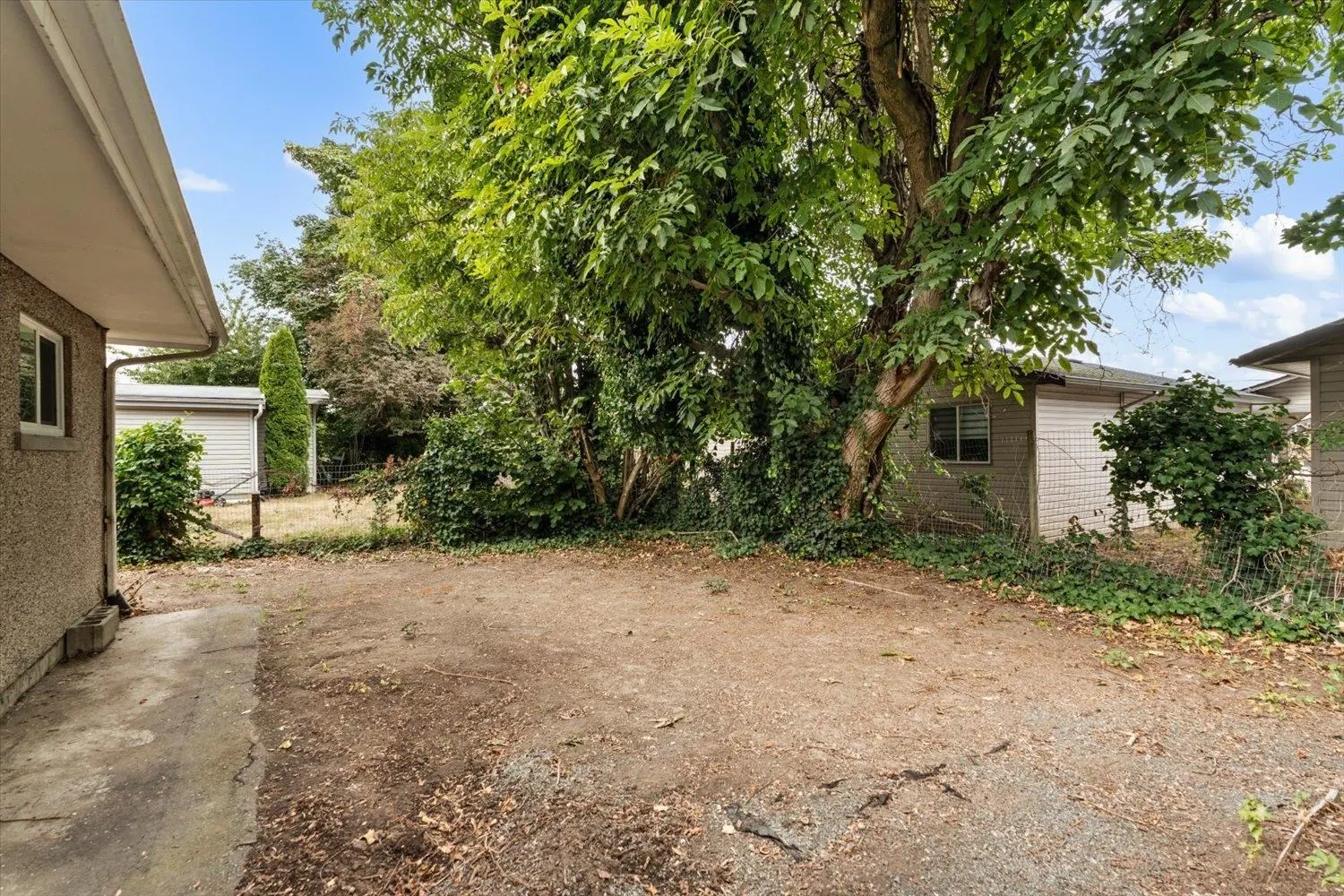 45695 Laura Crescent