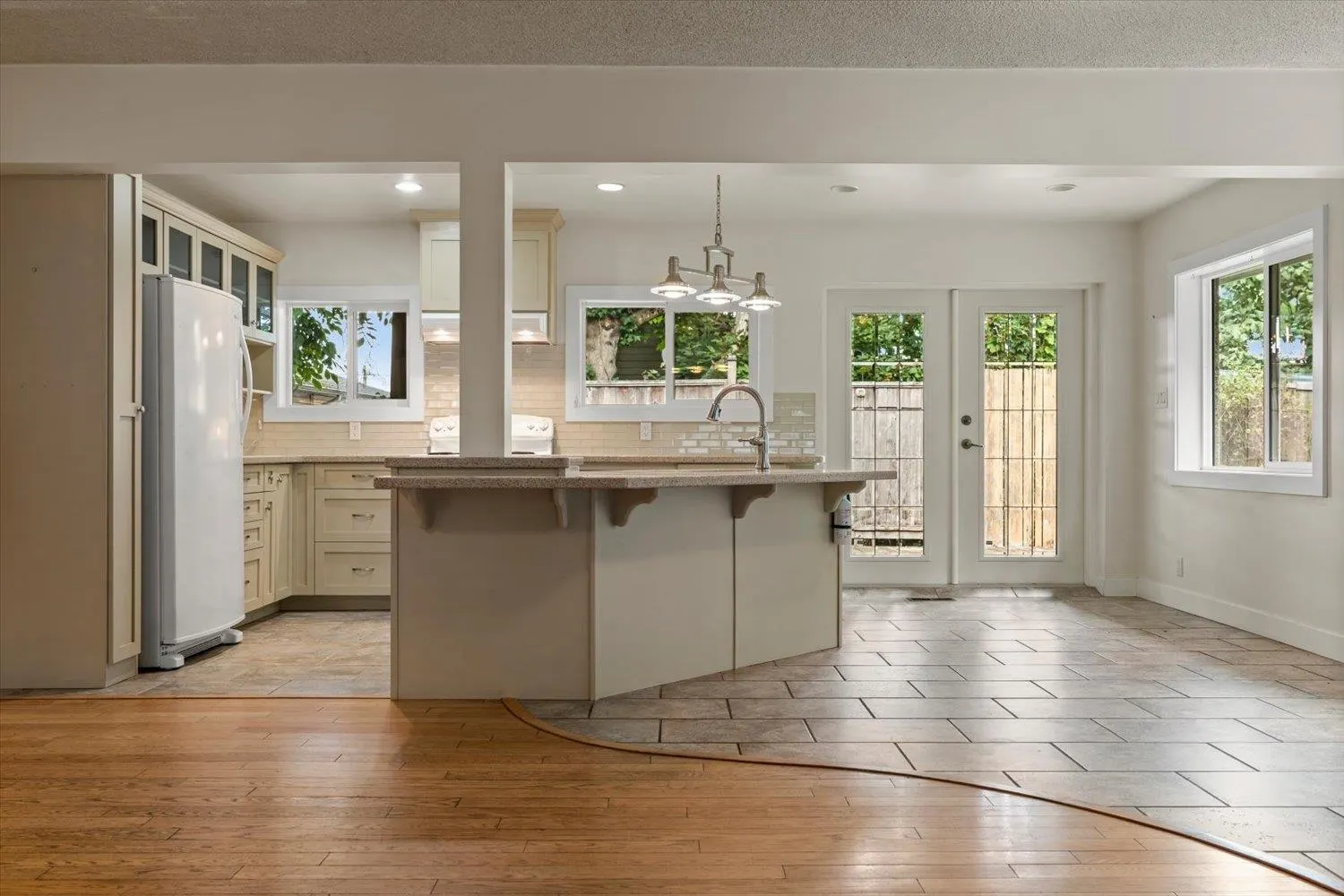 45695 Laura Crescent