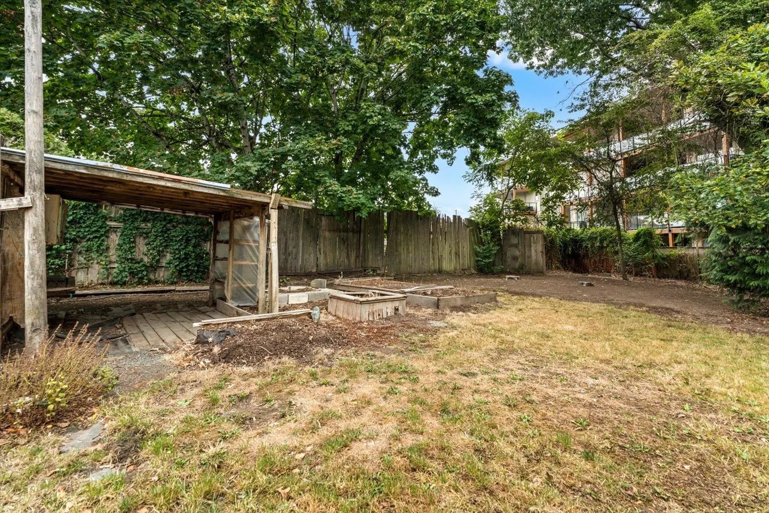 45695 Laura Crescent
