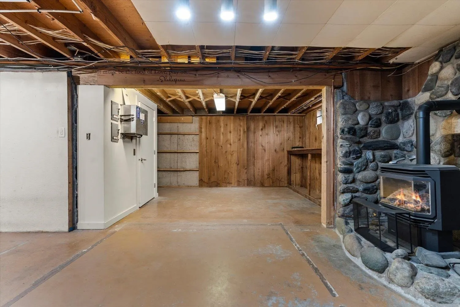 45695 Laura Crescent