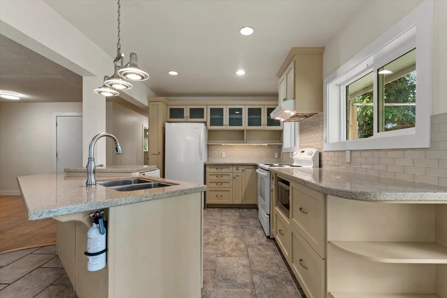 45695 Laura Crescent