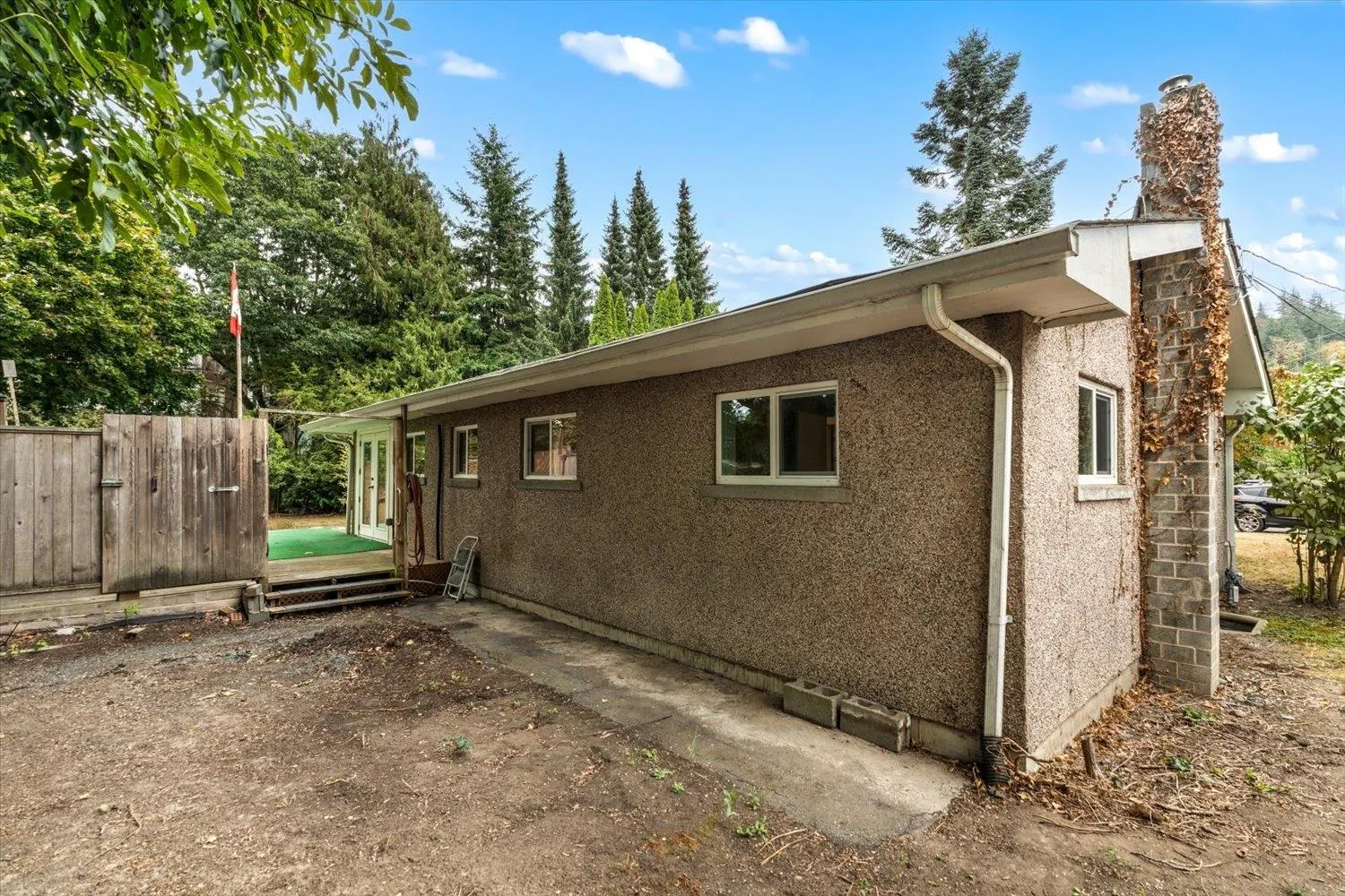 45695 Laura Crescent
