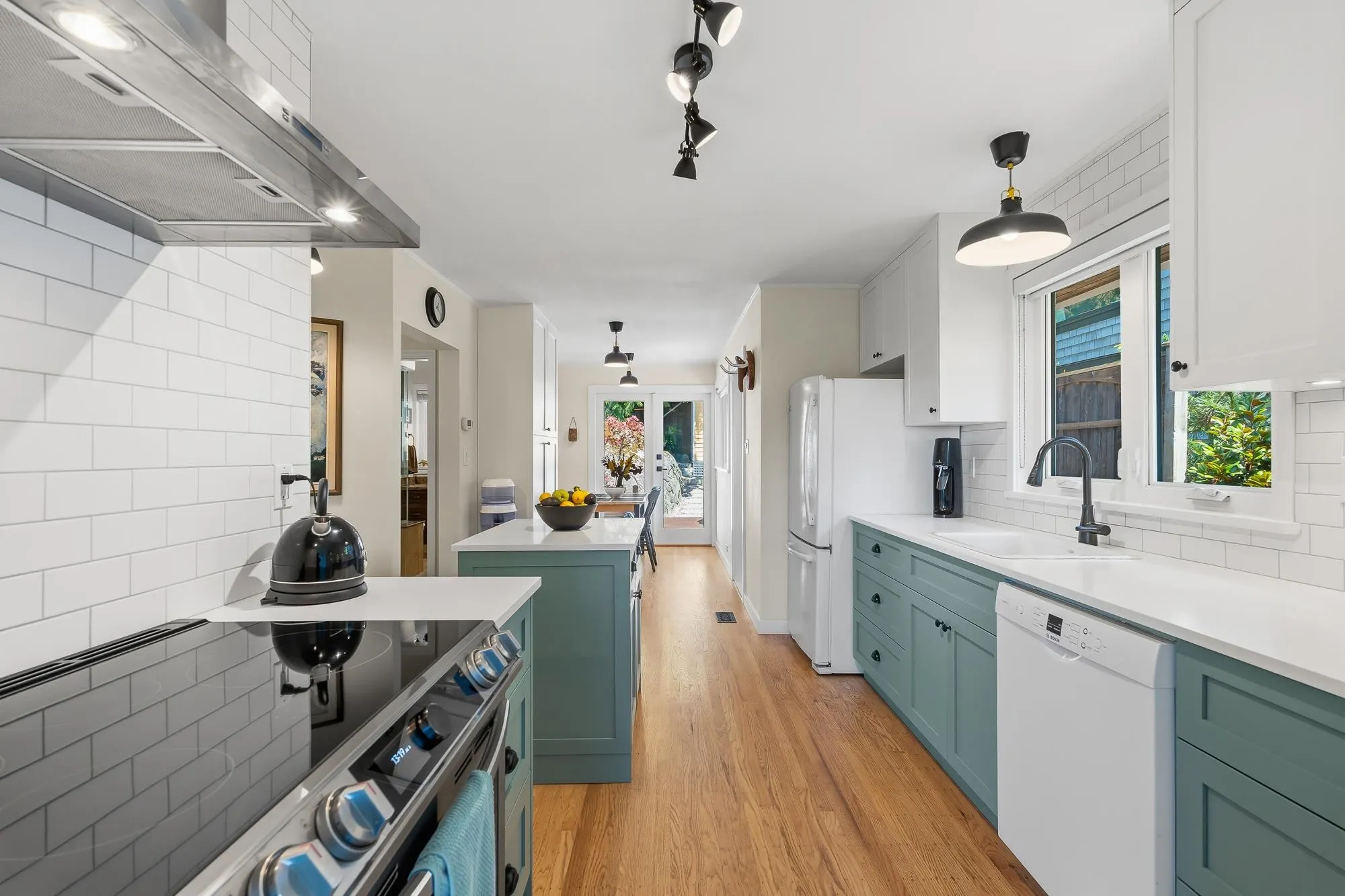 6577 Marine Drive
