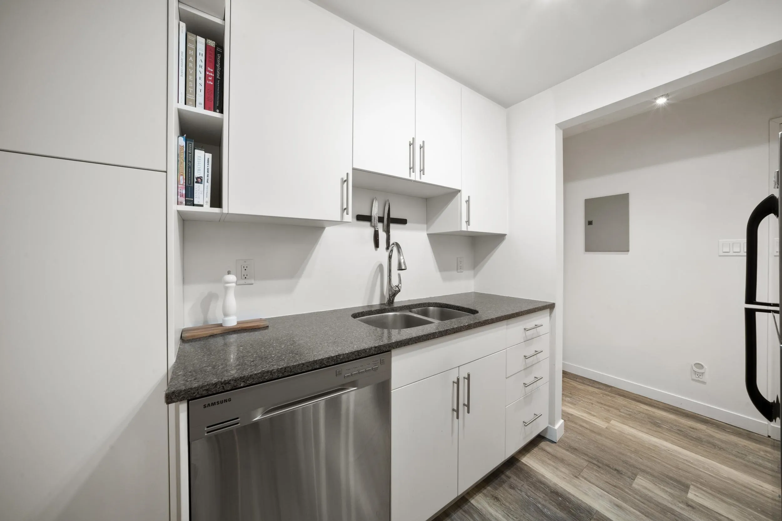 975 W 13th Avenue #209