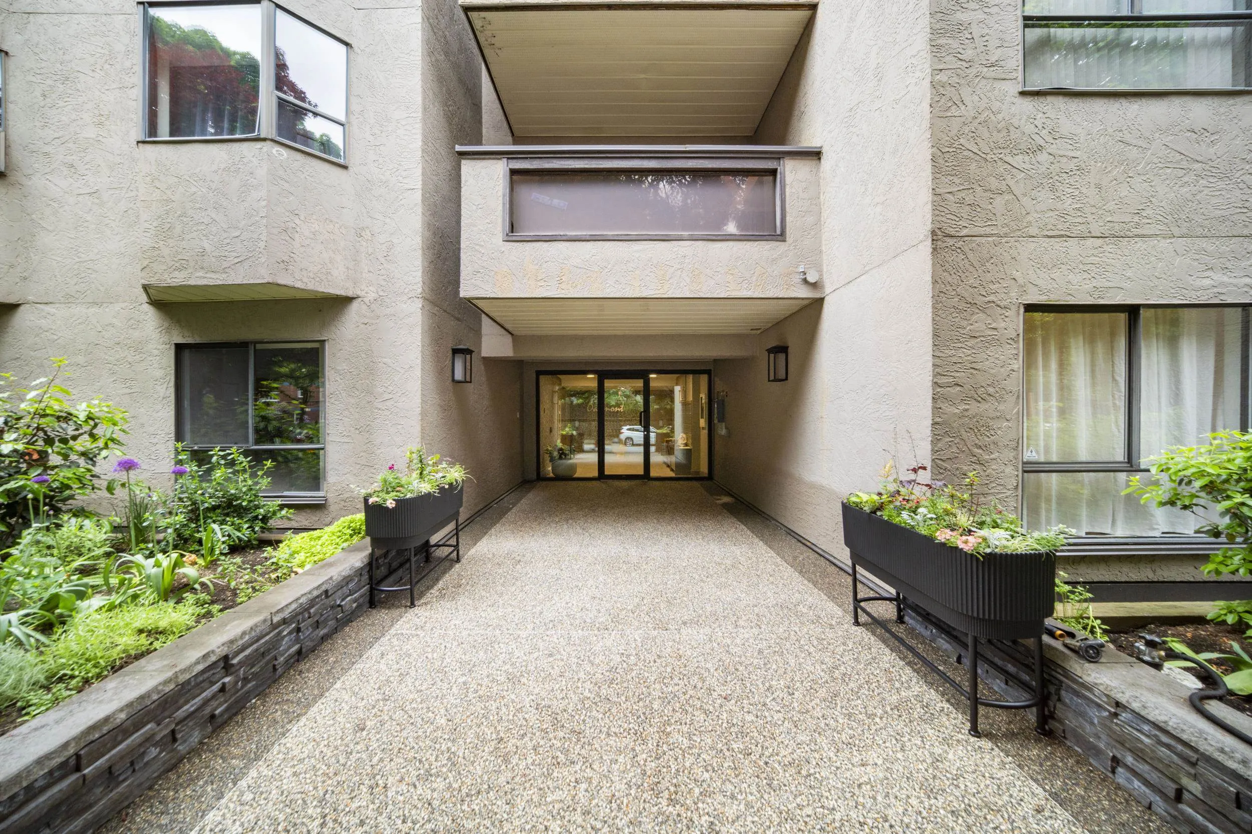 975 W 13th Avenue #209